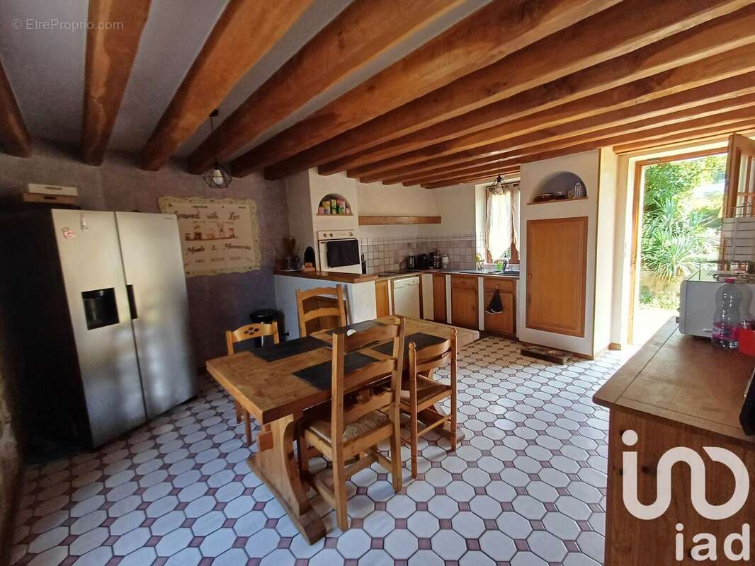 Maison 167 m² à La Brosse-Montceaux  - photo 2