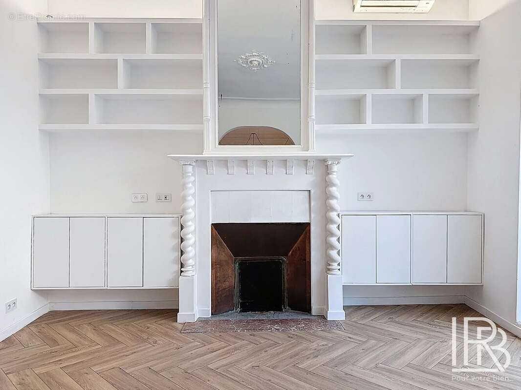 Appartement à MARSEILLE-1E