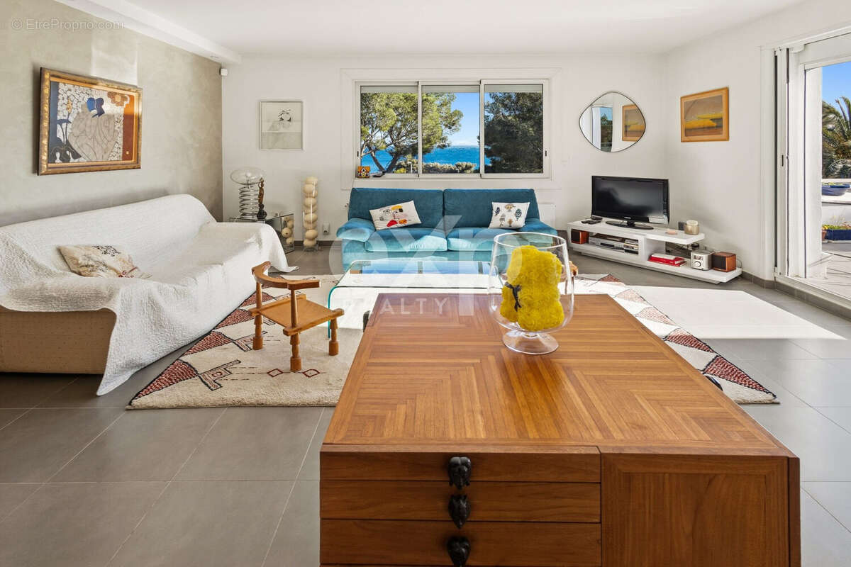Appartement à ROQUEBRUNE-SUR-ARGENS