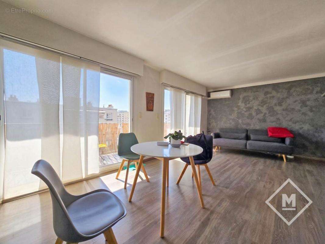 Appartement à MARSEILLE-4E