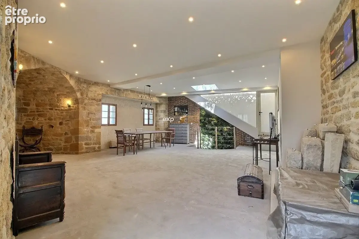 Maison 180 m² à Alleins  - photo 2