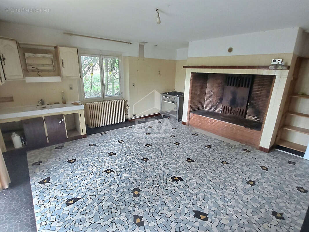 Maison à LACAPELLE-MARIVAL