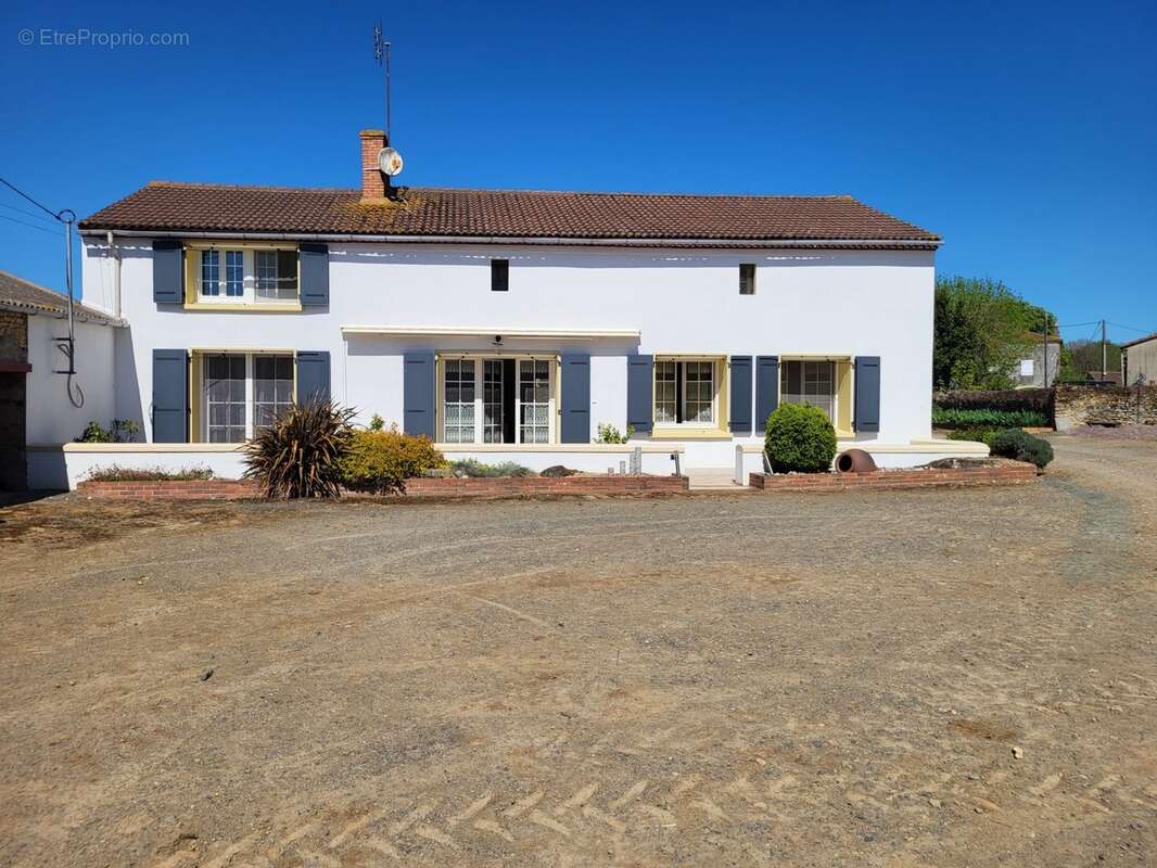 Maison à vendre 6 pièces AIRVAULT (79) Terrain 2538 m² - photo 8