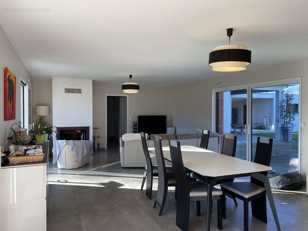 Maison à CASTELNAU-D&#039;AUZAN