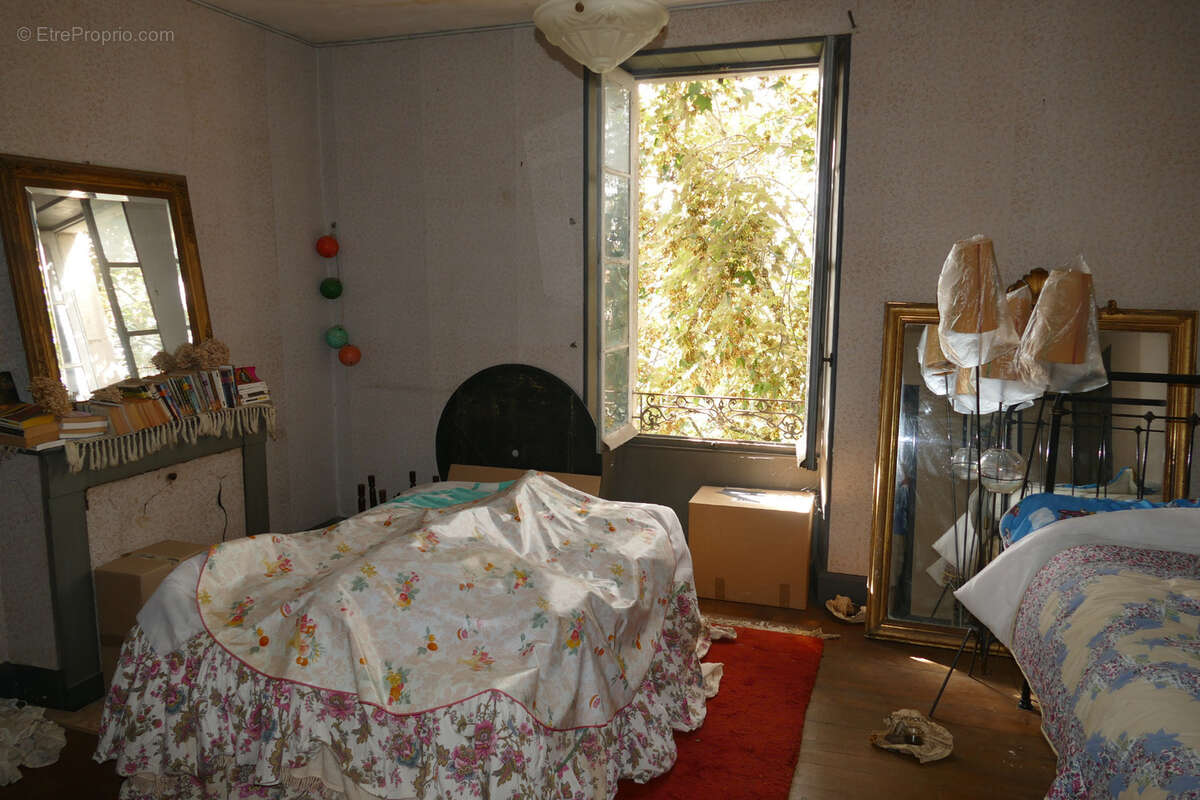 Maison à rénover avec local commercial et logement indépendants (Maurs, 15) - photo 9