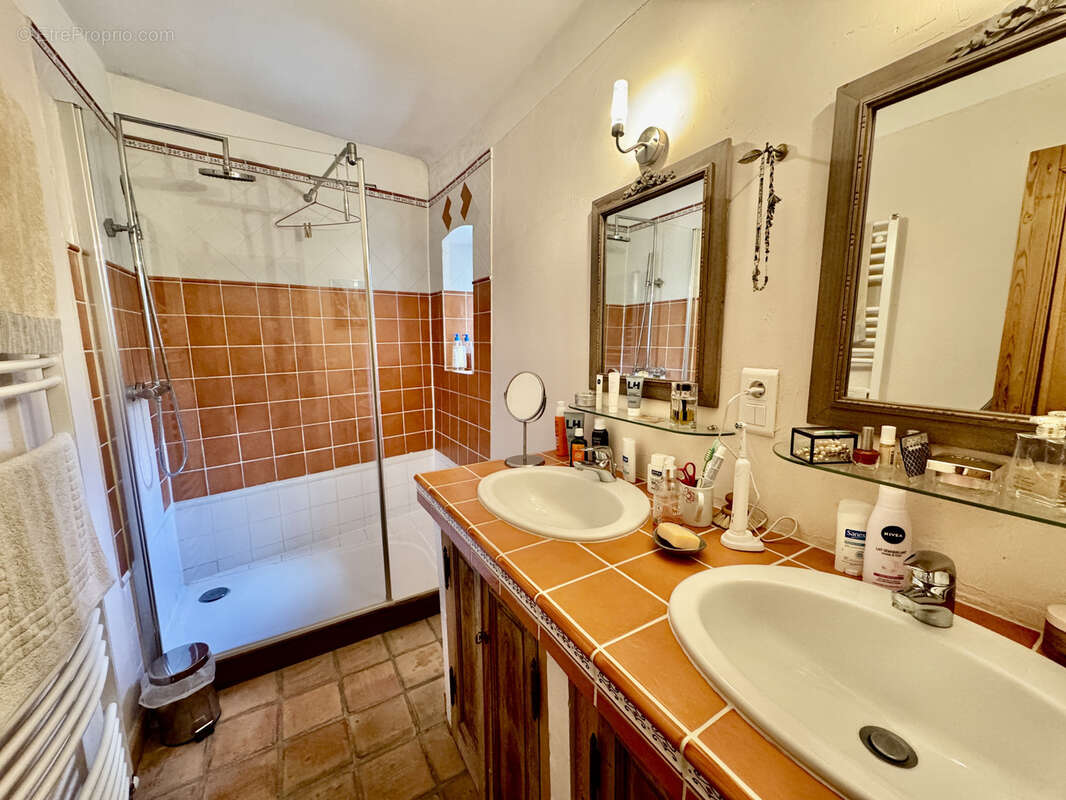 Maison à SAINT-VICTOR-LA-COSTE