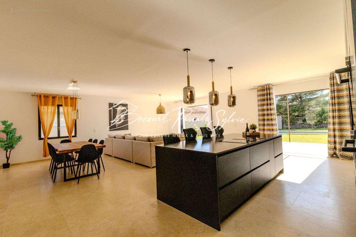 Maison à SAINT-SATURNIN-LES-APT