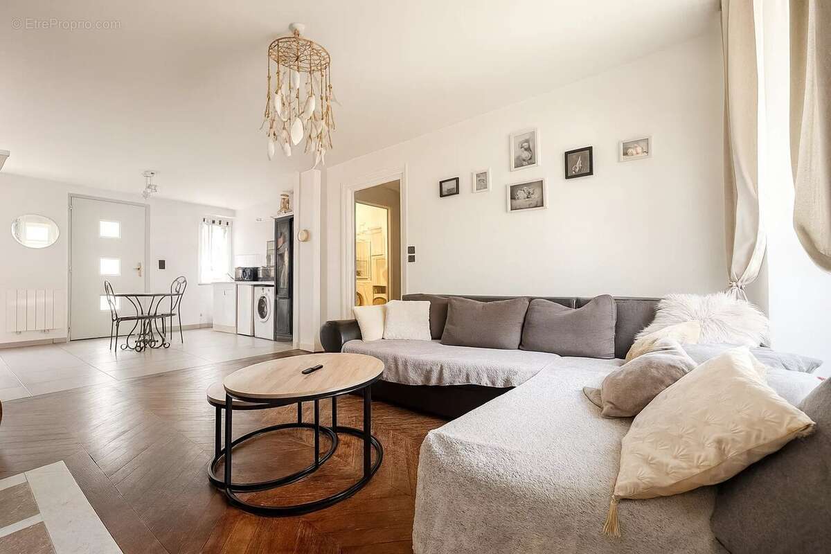 Appartement à FONTENAY-TRESIGNY