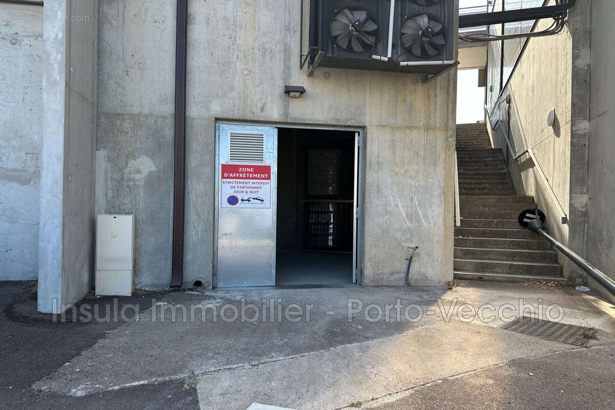 Commerce 47 m² à Porto-Vecchio  - photo 4