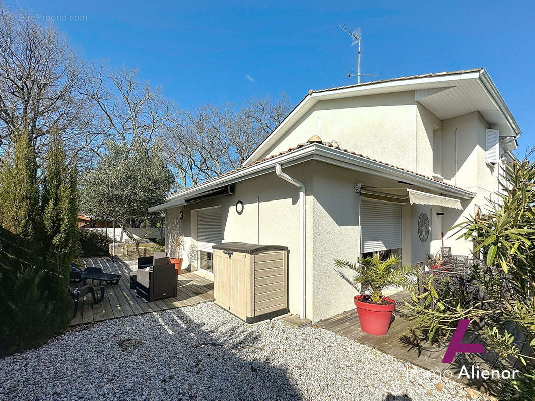 Maison à ARES