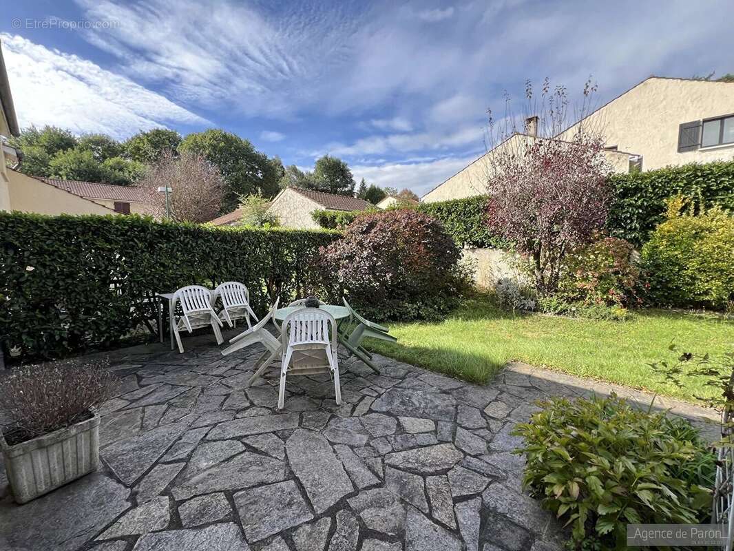 Maison à VERRIERES-LE-BUISSON