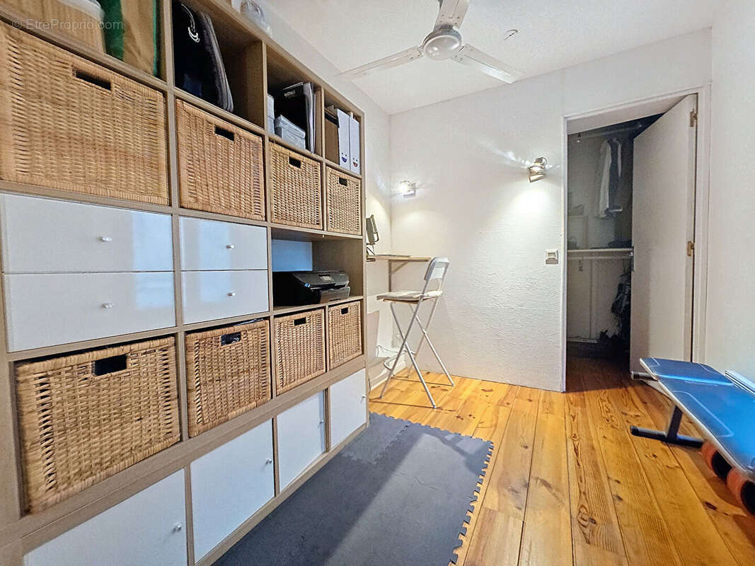 Avignon intra-muros Appartement 3 pièces. - photo 10