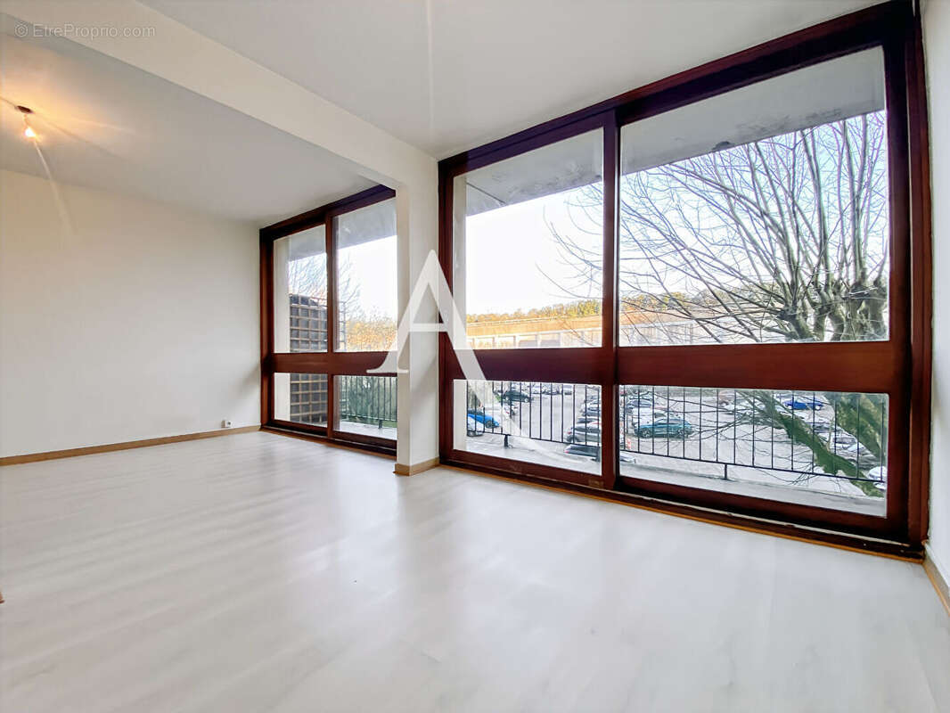 Appartement à FONTENAY-LE-FLEURY