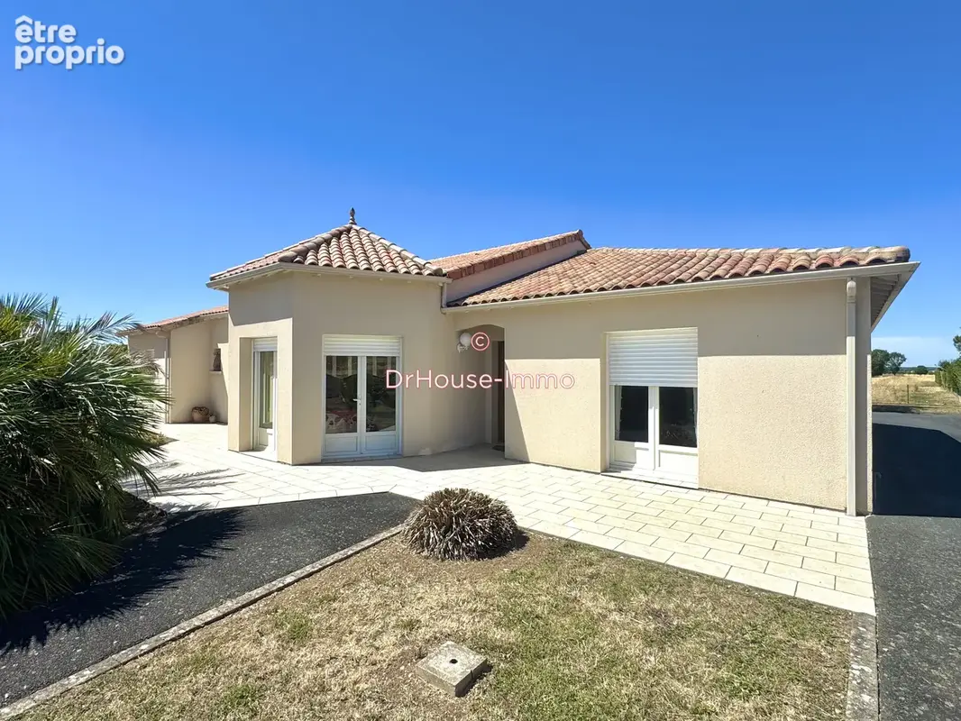 Maison 5 pièces 186 m² à vendre à Neuville-De-Poitou (86170) - photo 10