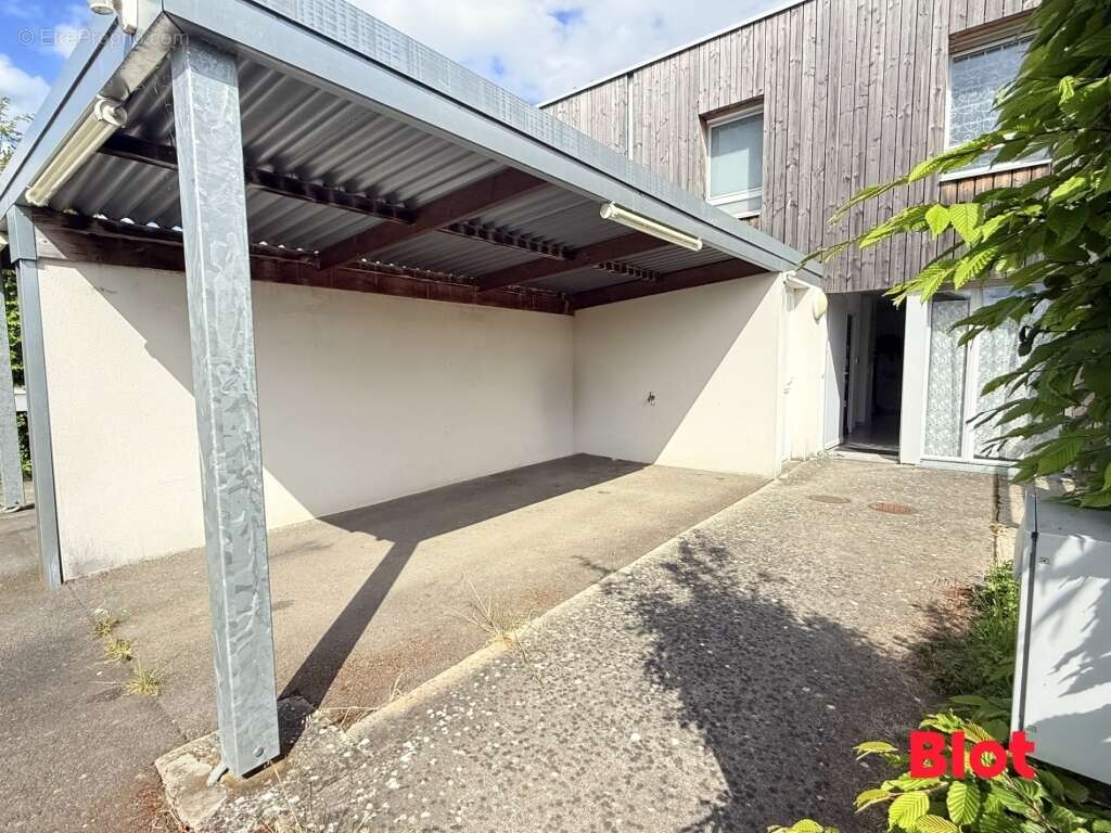 Maison à SAINT-JACQUES-DE-LA-LANDE