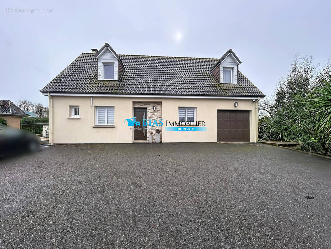 Maison à FIQUEFLEUR-EQUAINVILLE