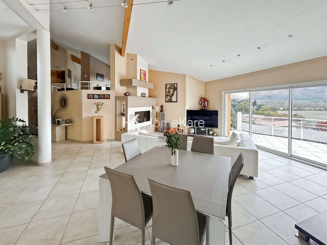 Maison à MONTAIGUT-SUR-SAVE