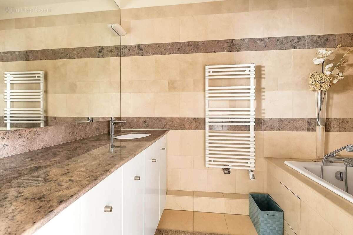 Appartement à LEVALLOIS-PERRET