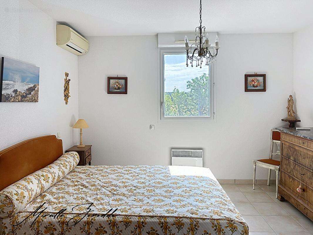 A VENDRE VILLA  Jonquieres Saint Vincent 4 piéces de 124m² avec véranda, parking et garage - photo 6