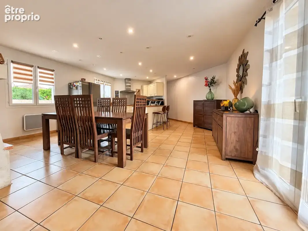 Vend maison de 163m2 avec piscine et garage sur un terrain de 1052m2 - photo 10