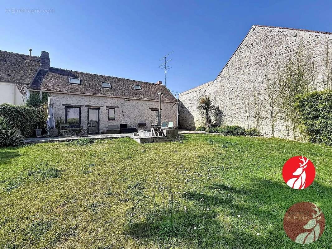 Maison à LA CHAPELLE-LA-REINE