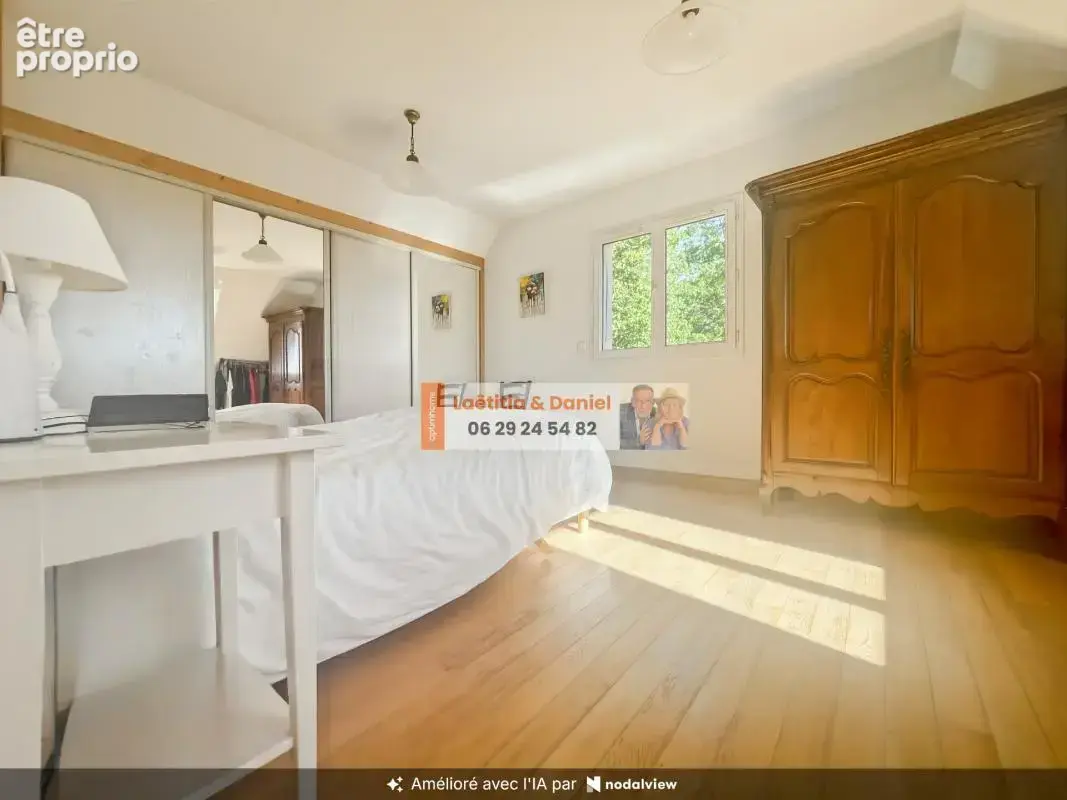 À 3 minutes de Verneuil-sur-Avre, cette maison de 140 m² vous séduira par ses beaux volumes, son terrain clos et arboré de 2 500 - photo 10