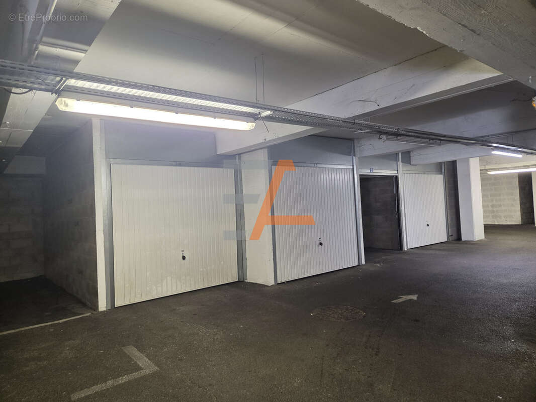 Parking à SAINT-ETIENNE