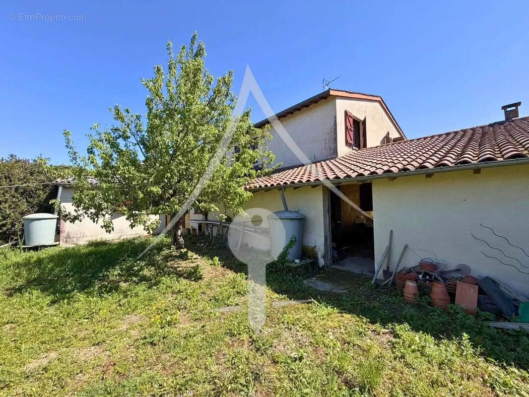 Maison à LAVERNOSE-LACASSE