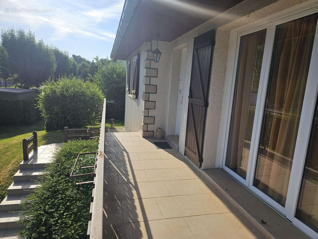 Maison à VERCEL-VILLEDIEU-LE-CAMP