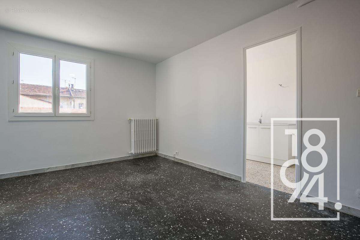 Appartement à MARSEILLE-4E