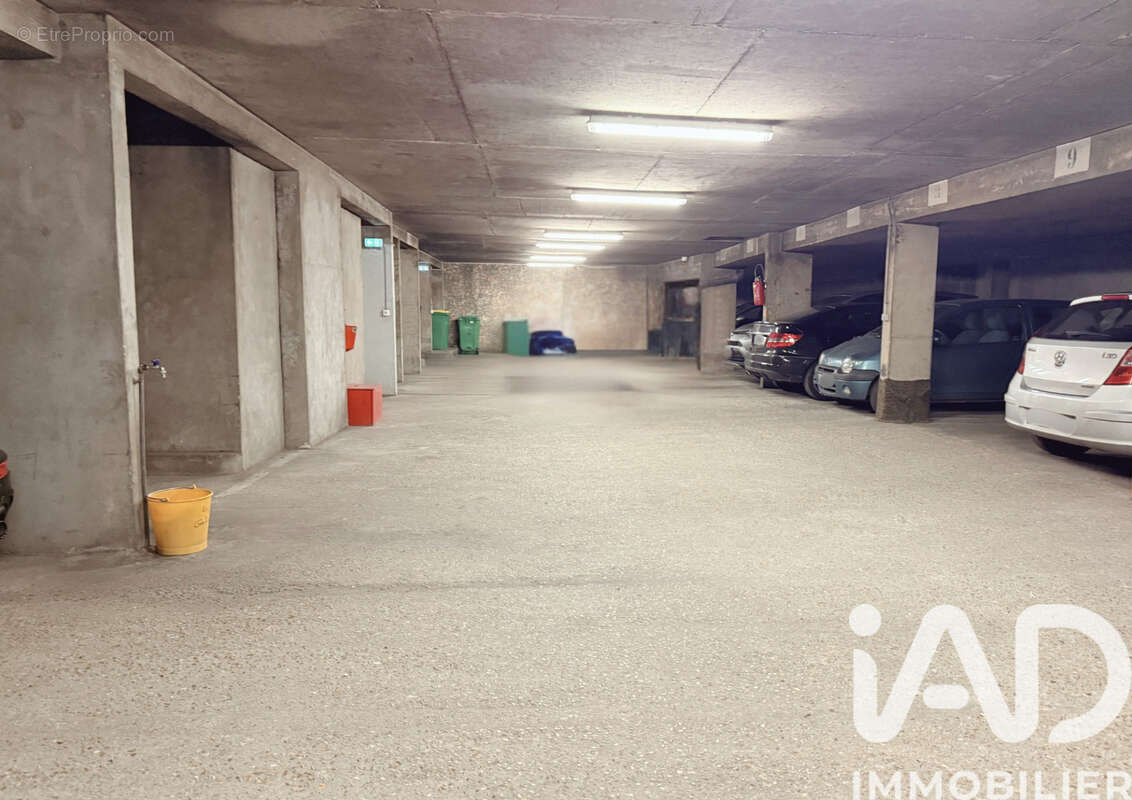 Photo 3 - Parking à PARIS-11E