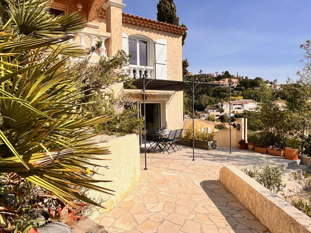 Maison à LES ISSAMBRES