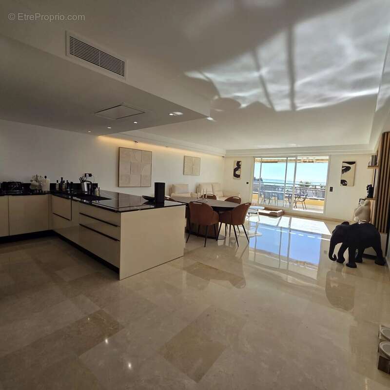 Appartement à SAINT-LAURENT-DU-VAR