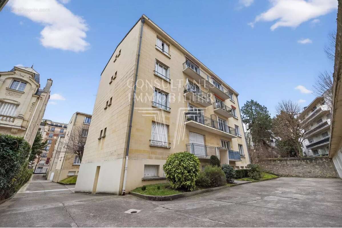 Appartement à NEUILLY-SUR-SEINE