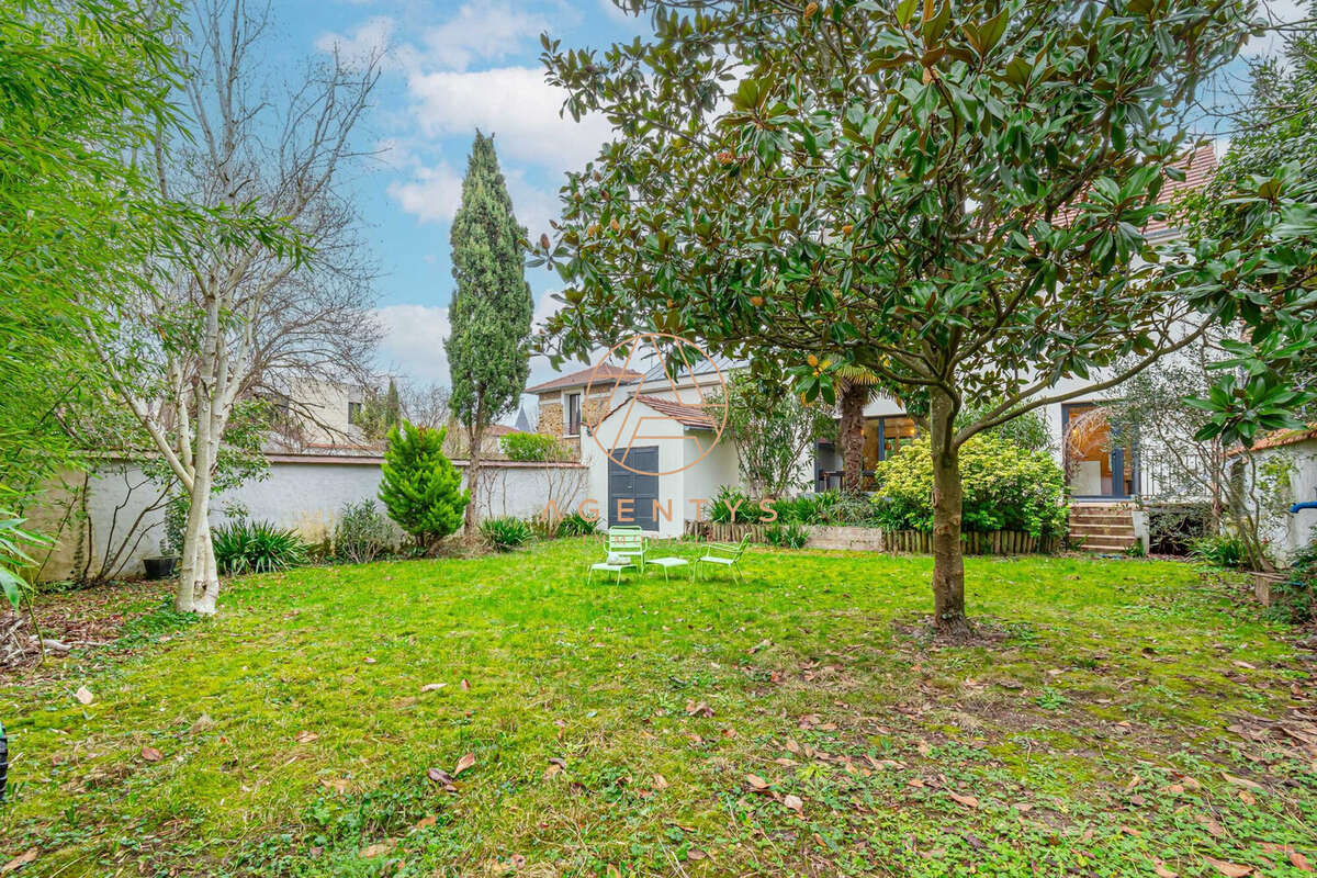 Maison à SAINT-MAUR-DES-FOSSES