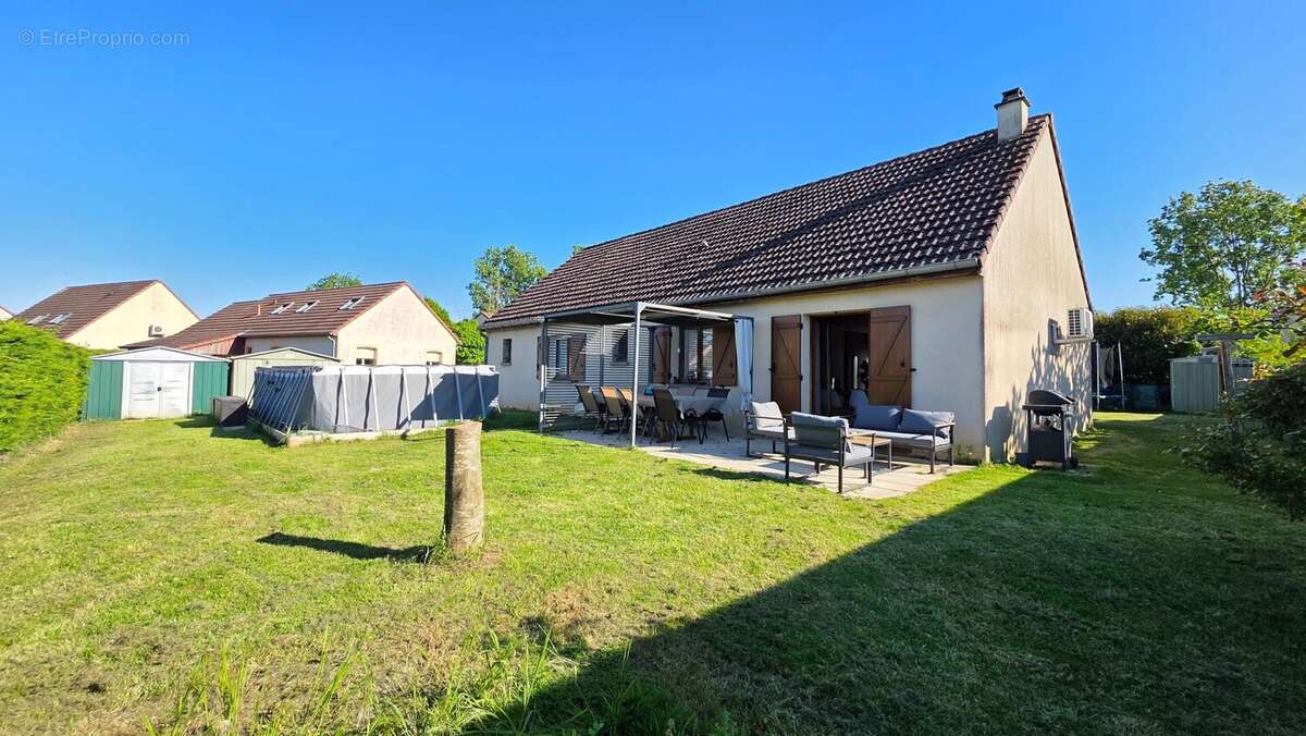 Maison à VARENNES-LE-GRAND