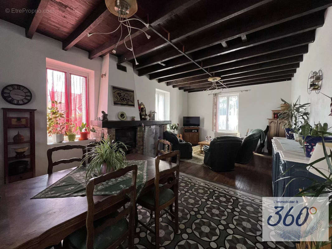 Maison 386 m² à Louhans  - photo 4