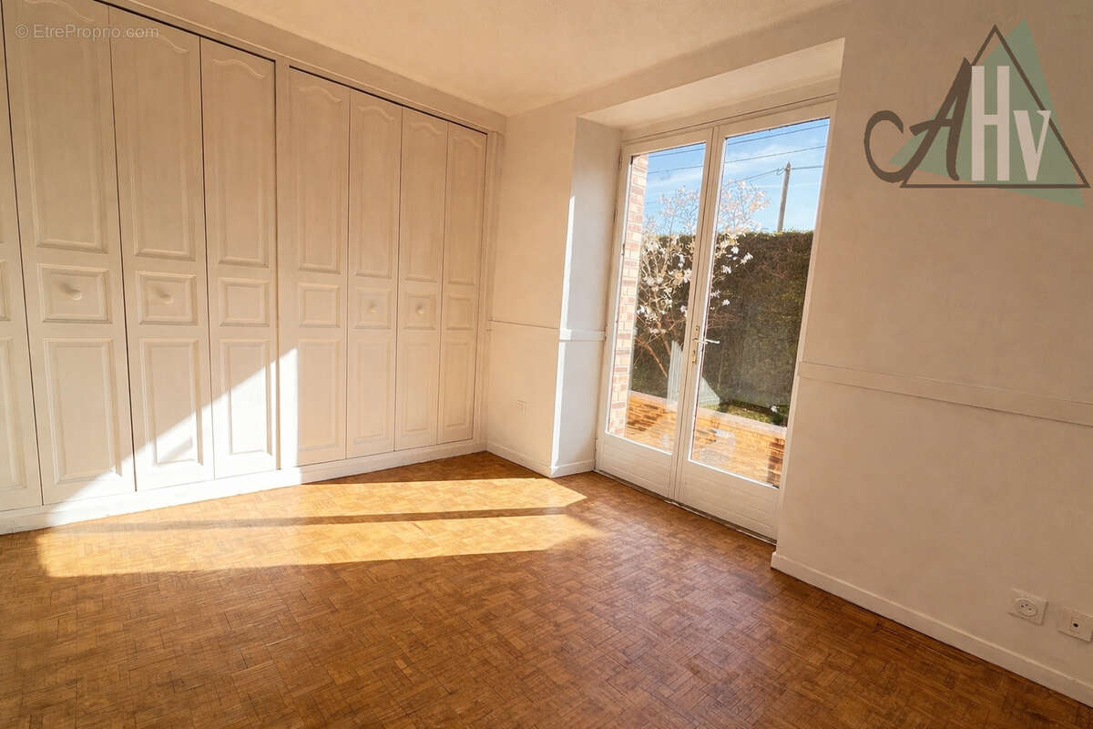 Maison à MONTEREAU-FAULT-YONNE