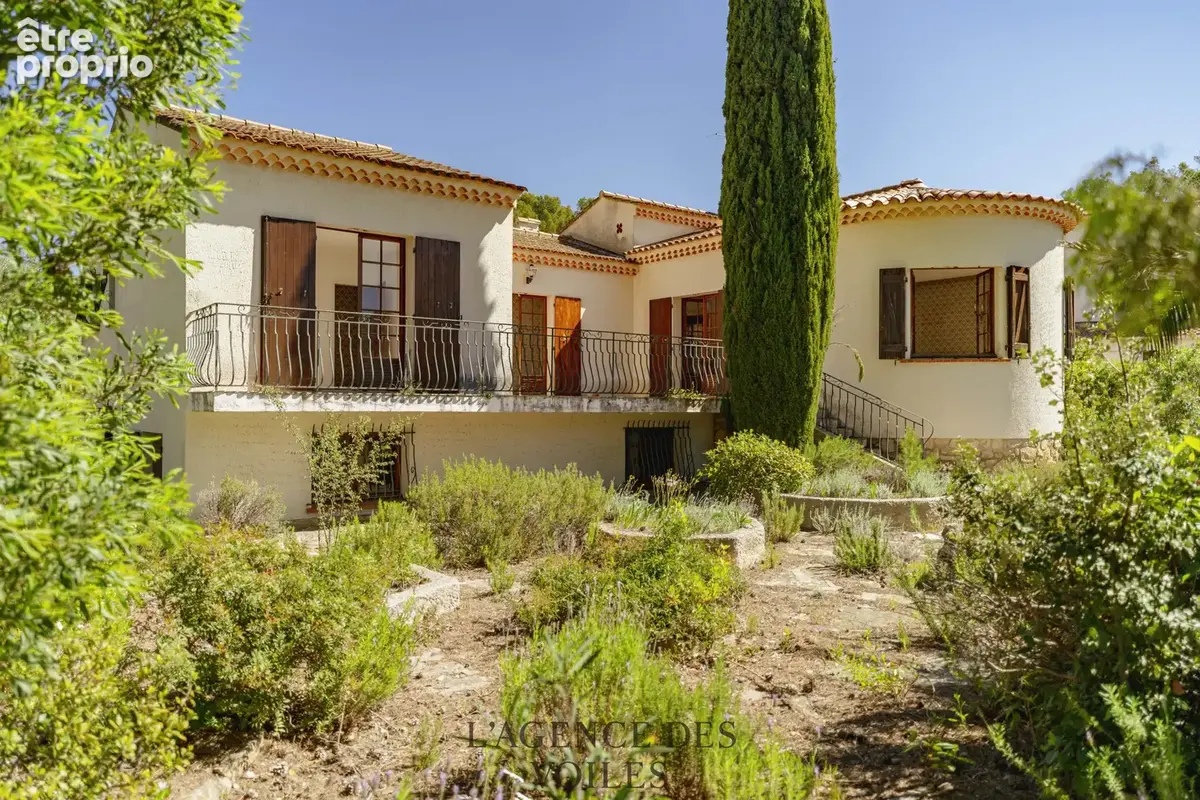 Villa de 194 m2 avec piscine sur 1554 m2 de parcelle - photo 2