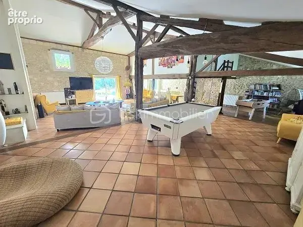 Magnifique maison en pierres renovee de 379 m2 avec 4 chambres, piscine sur un terrain de 1,8 hectares !!! - photo 10