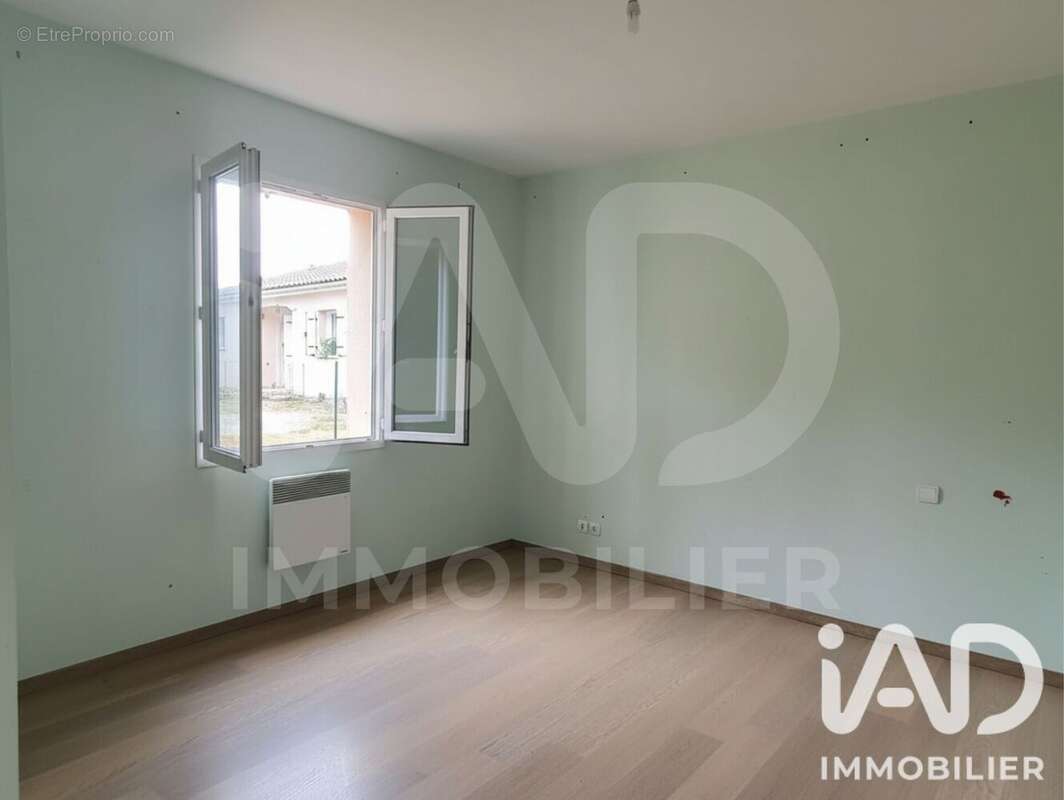 Maison 100 m² à Taponnat-Fleurignac  - photo 8