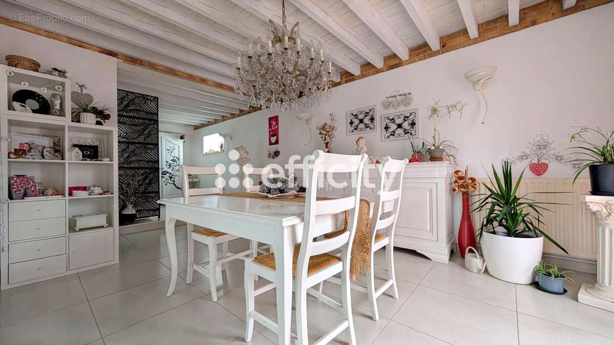 Maison à LA CHAPELLE-SAINT-LUC