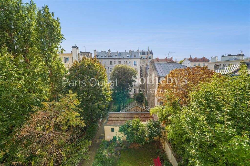 Appartement à NEUILLY-SUR-SEINE