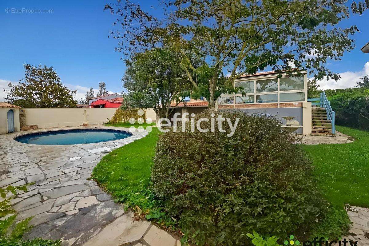 Maison à SAINTE-SOULLE