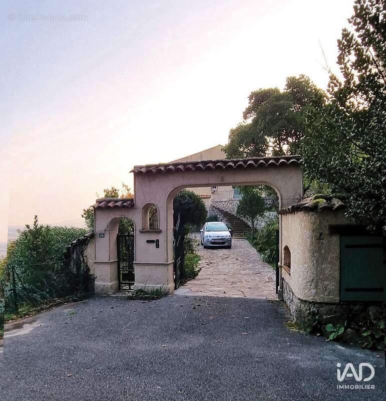 Photo 8 - Maison à SOLLIES-VILLE