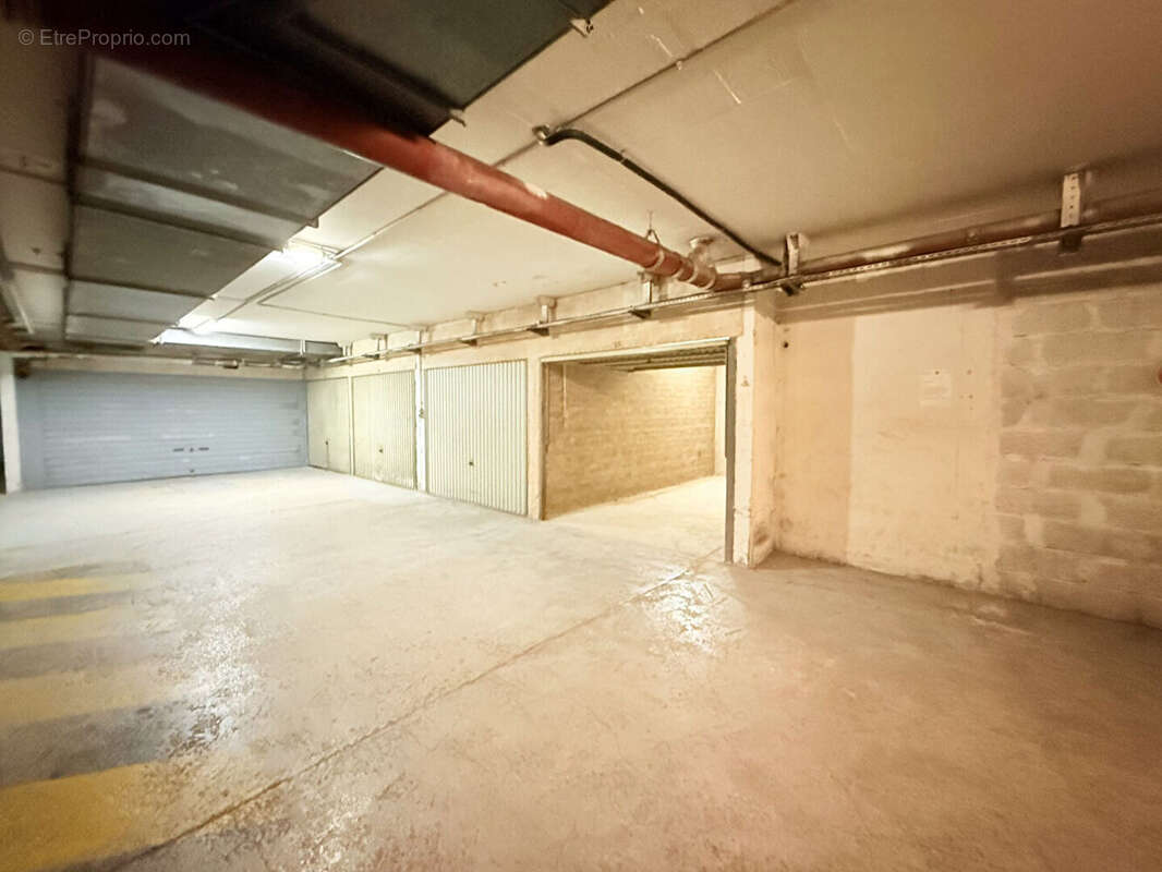 Parking à ROQUEBRUNE-CAP-MARTIN