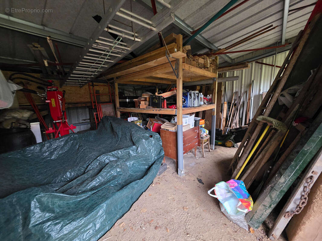 Terrain à TOURNON-SAINT-PIERRE