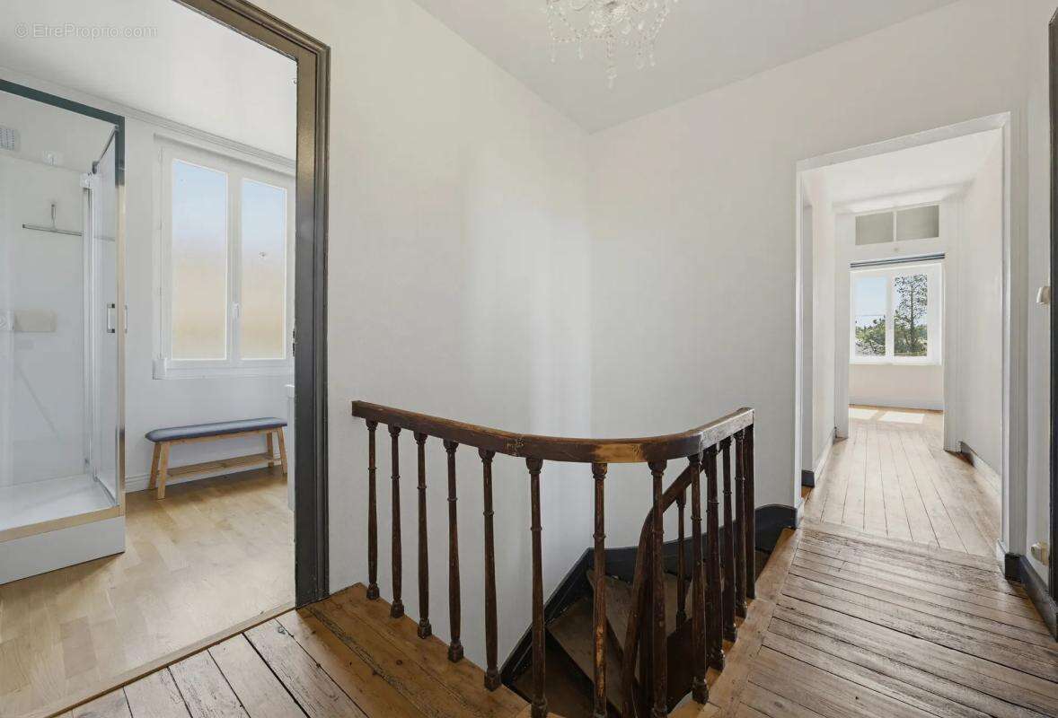 Maison de 6 pièces de 172 m² à Saint-Yzan-de-Soudiac - photo 13