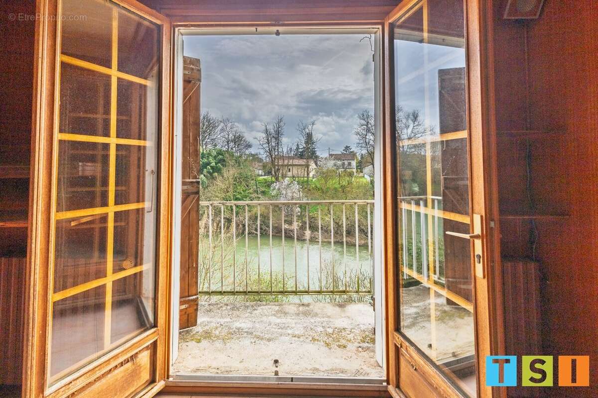 Maison à CALMONT