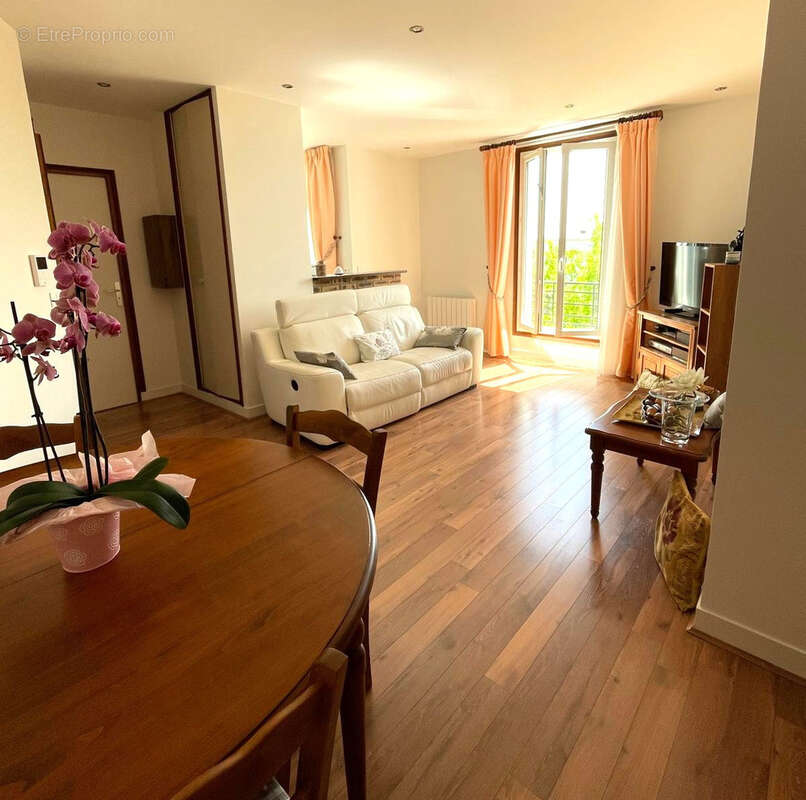 Appartement à SAINT-MAUR-DES-FOSSES